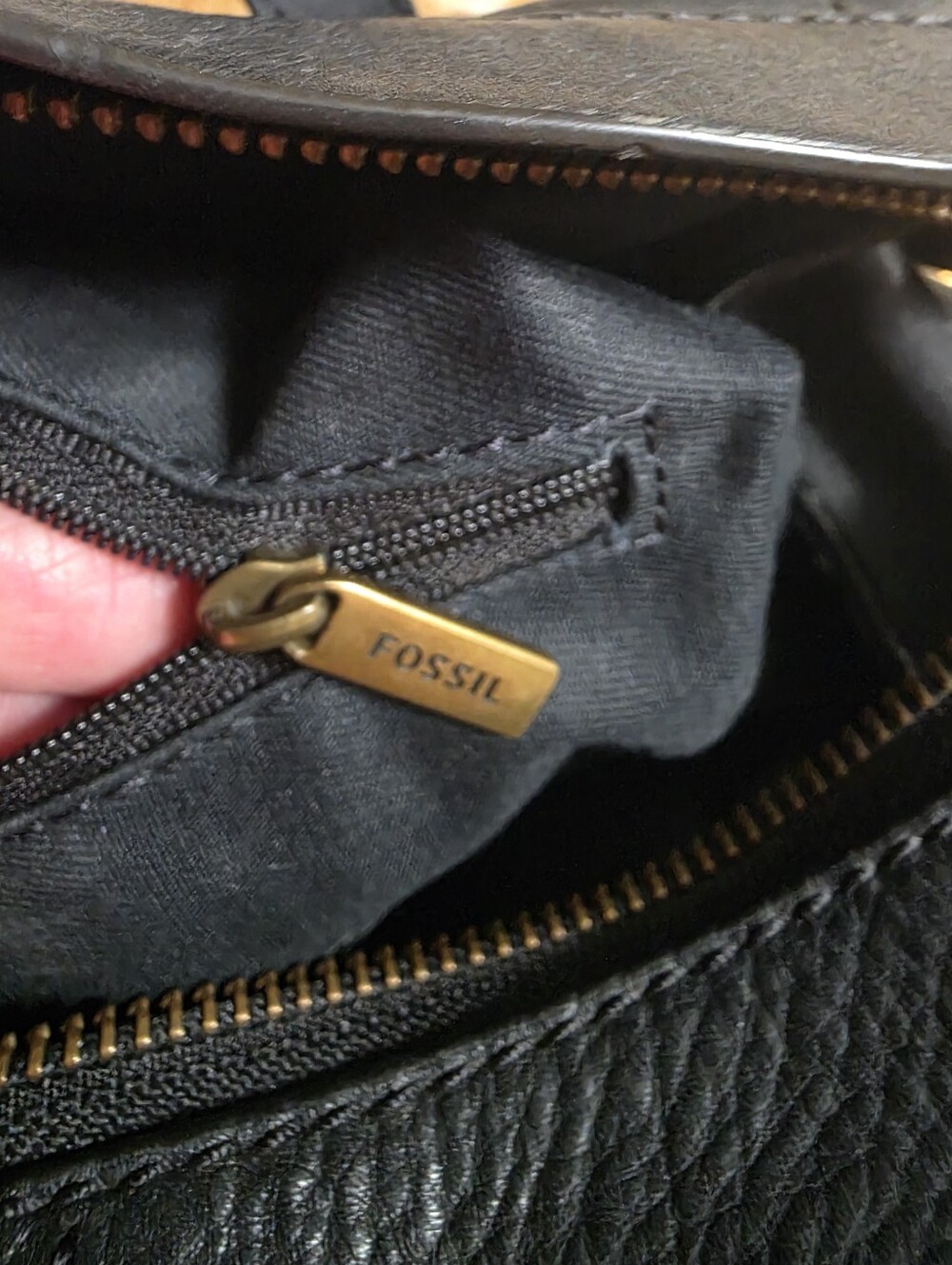 Elegant Black Leather Handbag - Picture 11 of 14